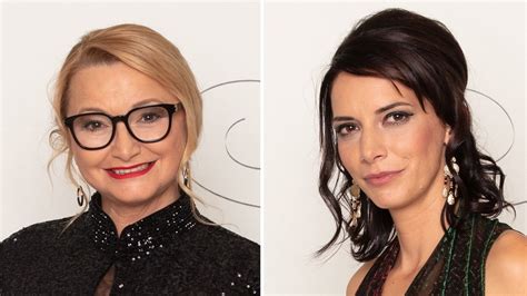 Elegantná matka a dcéra na spoločenskej udalosti