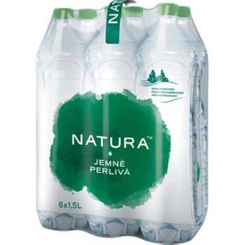 Fľaša jemne sýtenej pramenitej vody Natura