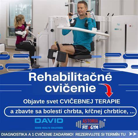 Rodič jemne cvičí s nožičkami dojčaťa