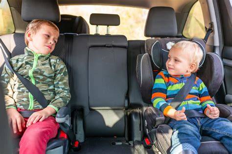 ISOFIX kotviace body medzi sedákom a operadlom