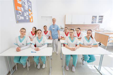 študentka na strednej škole s bábätkom