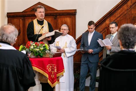 Veľkopiatočná bohoslužba v kostole