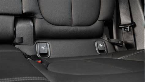 ISOFIX úchyty na zadnom sedadle auta