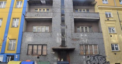 Zanedbaný dom bez kúrenia a elektriny